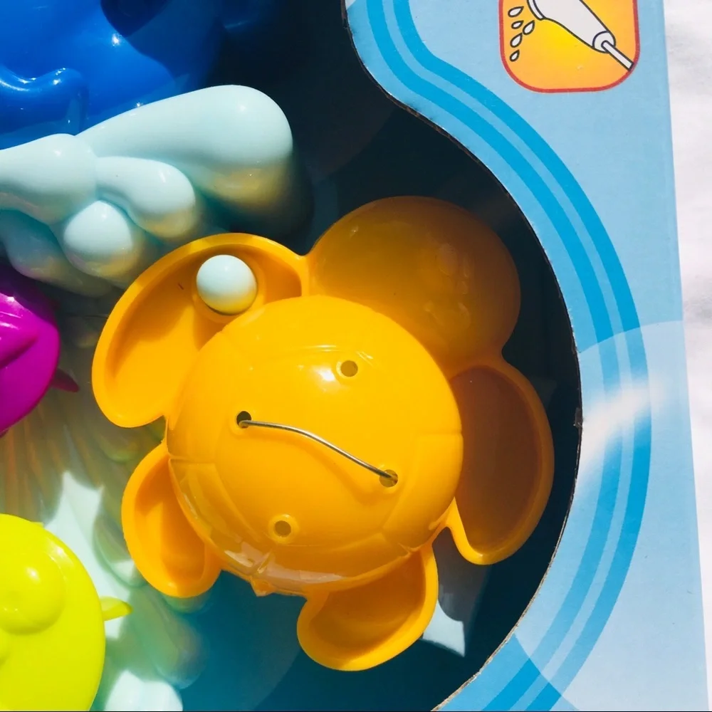 NWT Bath toy Whale WITH SUCTION CUPS!! 12 MONTHS & UP